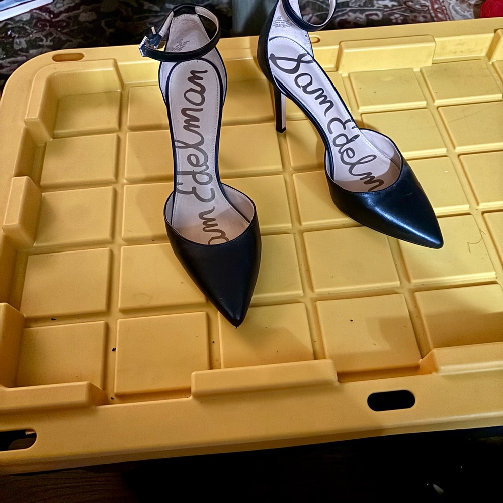 Sam Edelman Black Pointed Toe Heels